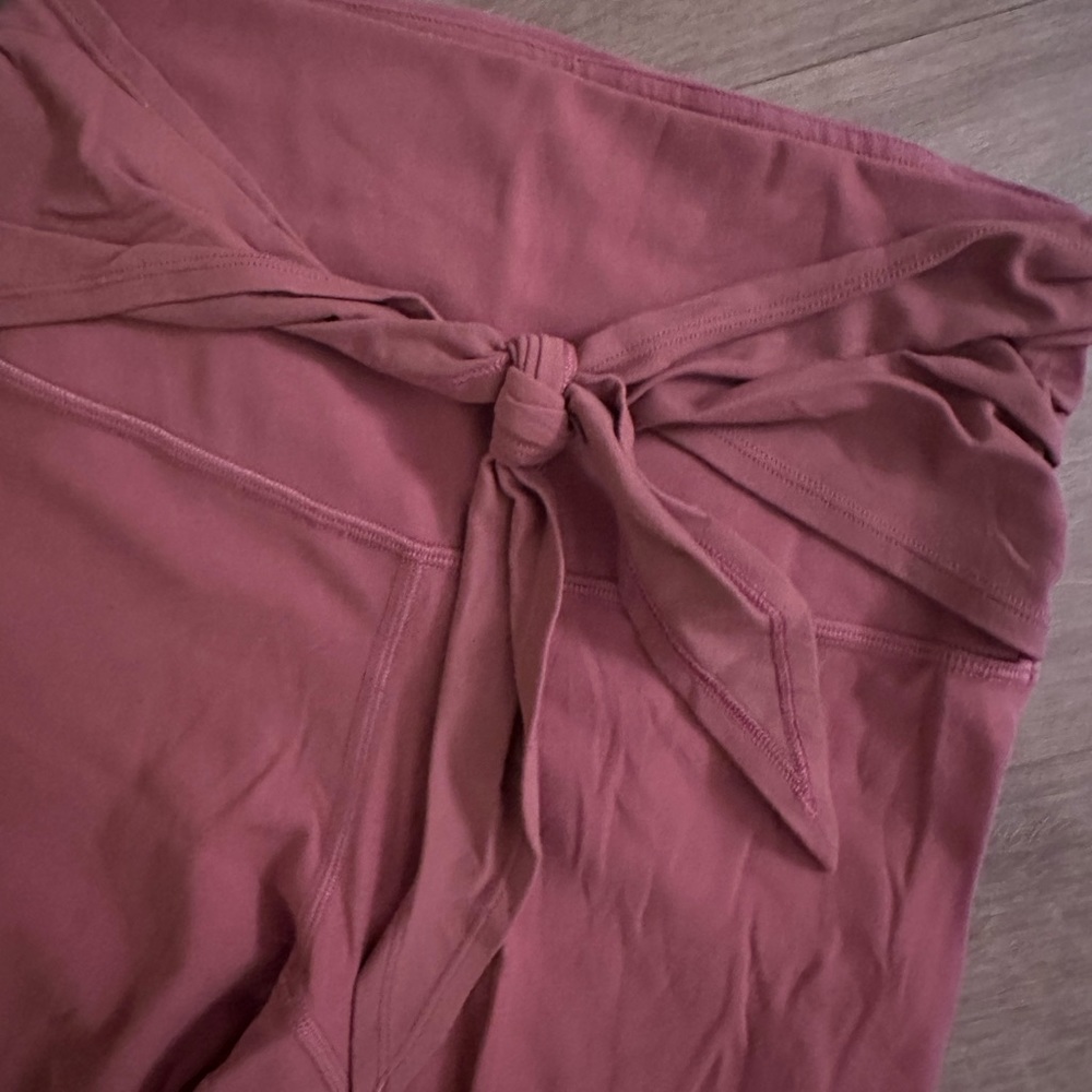 LULULEMON EUC PINK LEGGINGS SIZE 4 align material